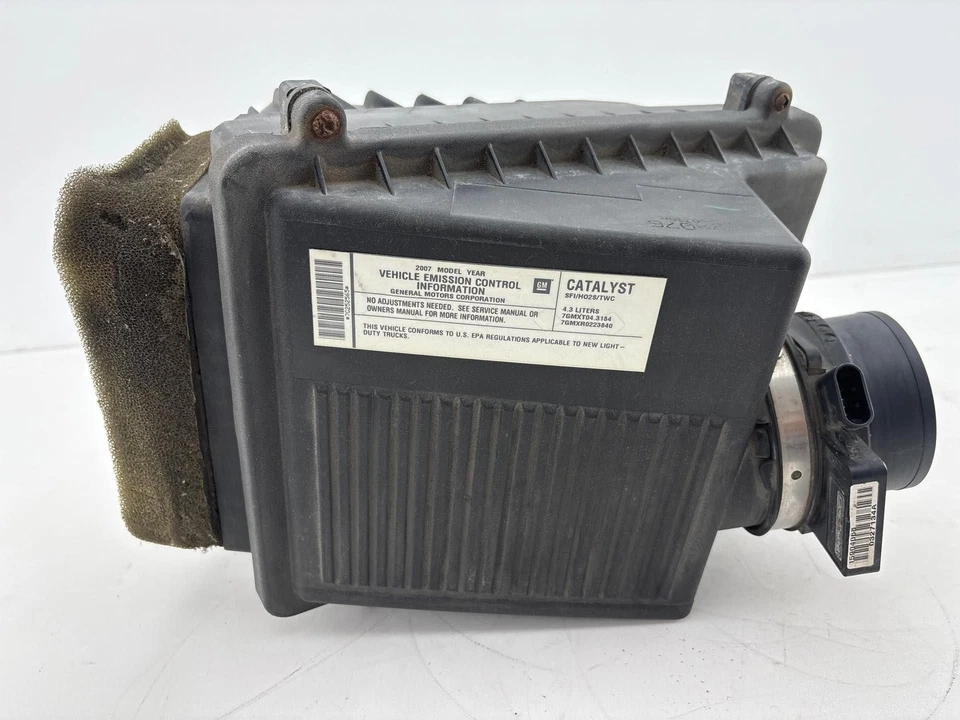 1999-2009 Chevrolet Silverado 1500 Air Intake Cleaner Box OEM - Image 3 of 4