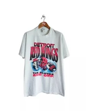 Vintage Detroit Red Wings "The Gloves are off" 90s t-shirt Hockey NHL size L