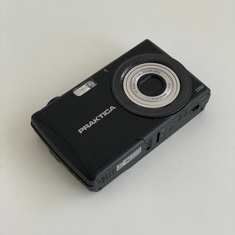 Cámara digital compacta PRAKTICA Luxmedia Z250 20 MP + tarjeta SD de 32 GB Foto 2 de 4