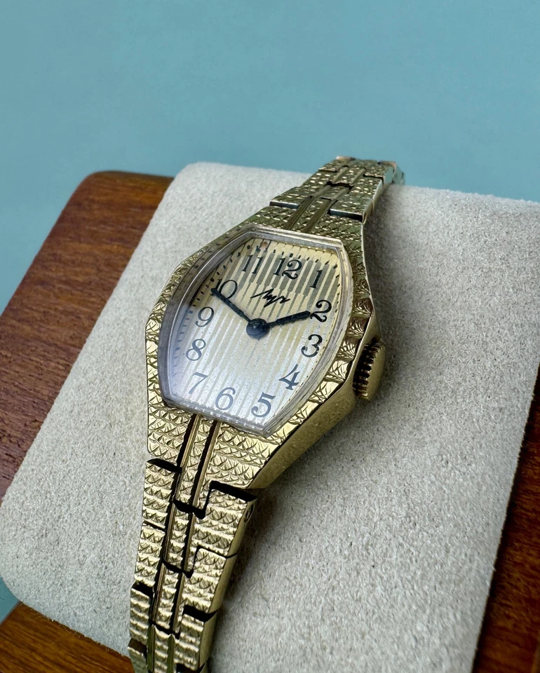 Luch Soviet Mechanical Women  Wristwatches Classic Vintage  Watch - Image 4 of 4