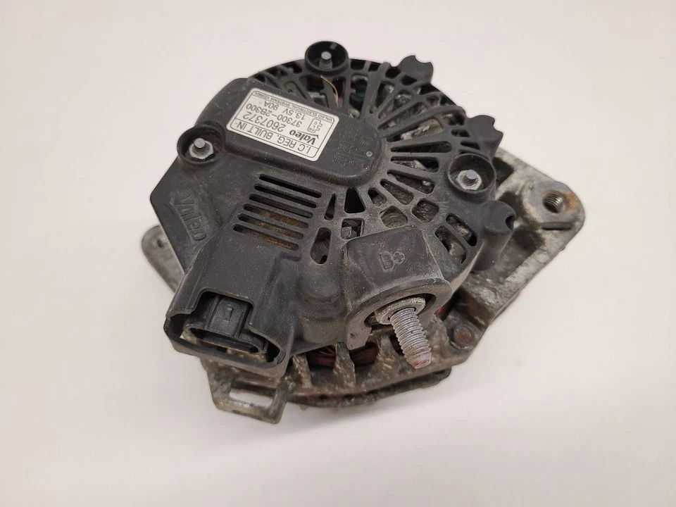 12-17 HYUNDAI VELOSTER Alternator Naturally Aspirated 373002B300 - Image 2 of 4