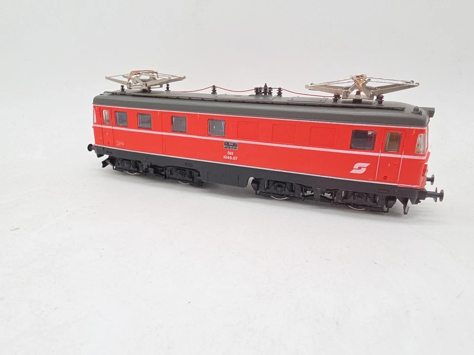 Klein Modellbahn ÖBB 1046.07 Orange Livery White Stripe - Image 4 of 4