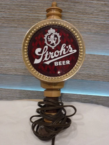 A vintage Stroh's Beer Lighted Wall Sconce  Bar Light Up Sign - Working!