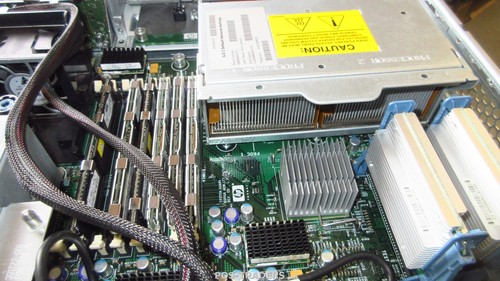 Serveur de stockage HP PROLIANT DL380 G5 2x 2,8 GHz / 20 Go DDR2 / 3x 72 Go disque dur + bloc d'alimentation - Photo 5/9