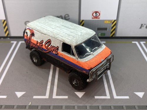 1971 Chevy Van 4x4 Rusty Weathered Custom 1/64 Diecast Barn Find M2 Machines - Picture 2 of 12