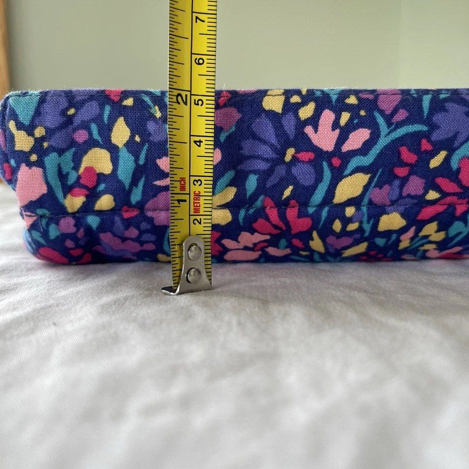 Bolsa de maquillaje vintage Diane Von Furstenberg acolchada floral con cremallera Foto 3 de 4