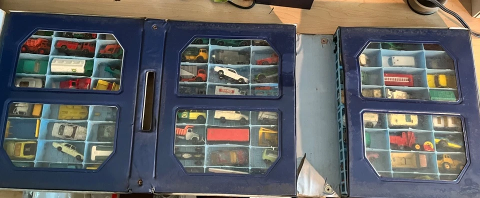 LOTE DE 72 LESNEY DIFERENTES EN ESTUCHE ANTIGUO RARO EN SU MAYORÍA DEL CONJUNTO ORIGINAL Foto 4 de 4