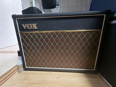 VOX AC15VR Guitar Amplifier Unit with Footswitch