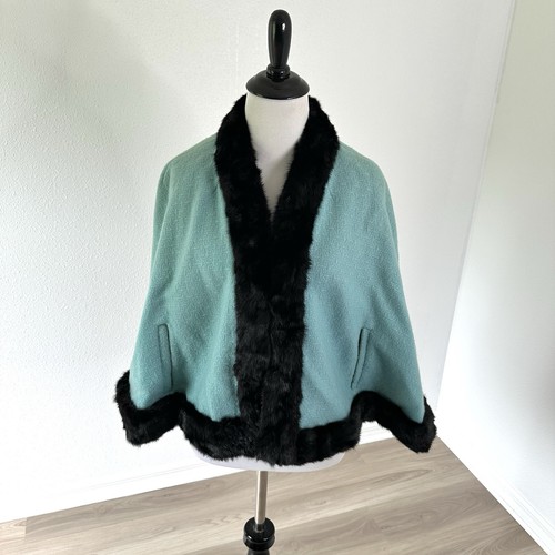 Vintage 50s 60s Turquoise Blue & Black Fur Trim Cape Read* - Picture 3 of 21