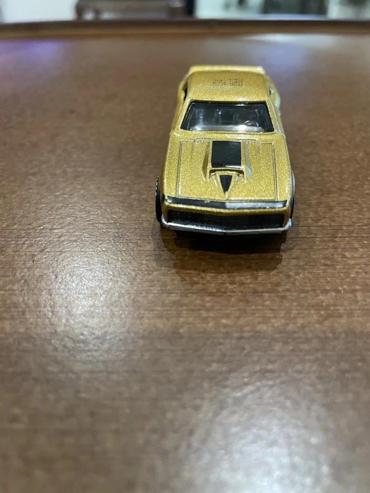HOT WHEELS 2025 PROTOTIPO DI FABBRICA COLORE CORSA 67 CAMARO ORO/VERI PILOTI - Immagine 3 di 4