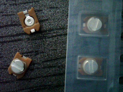 Murata 1.4-3pF ceramic variable trimmer capacitor TZC03Z030A110T00 1812 Lot10pcs - 第 1/1 張圖片
