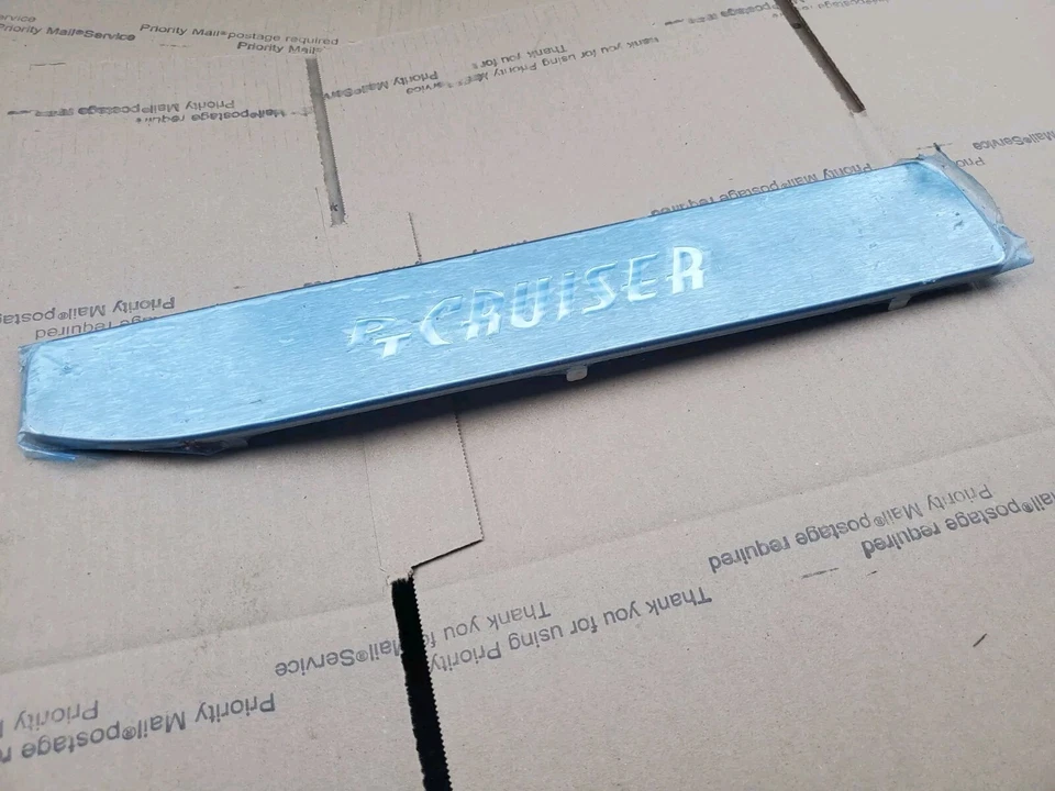 Chrysler PT Cruiser 2001-2010 placa de desgaste de umbral de puerta de aluminio izquierda OEM LH JT3 Foto 2 de 4