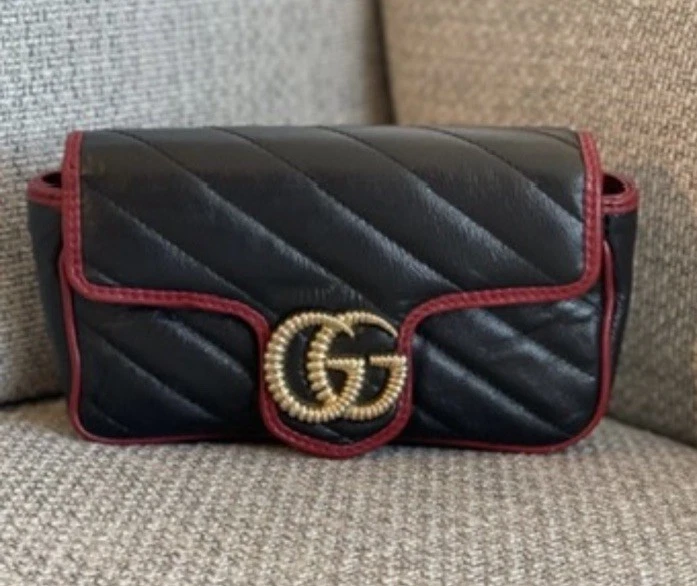 Mini bolsa tiracolo de couro Gucci Marmont - Imagem 2 de 4