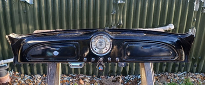 WANDBILD MANN HÖHLE MORRIS MINOR DASH KOMPLETT