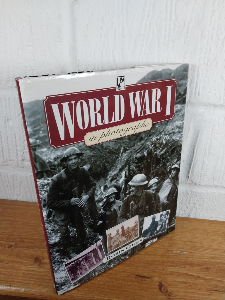 World War 1: In Photographs — Robin Cross Hardcover
