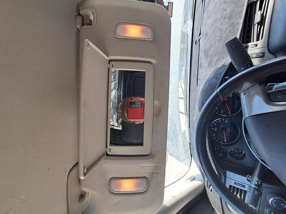 Used Left Sun Visor fits: 2009 Chevrolet Avalanche 1500 new style smooth door sk - Imagem 3 de 4