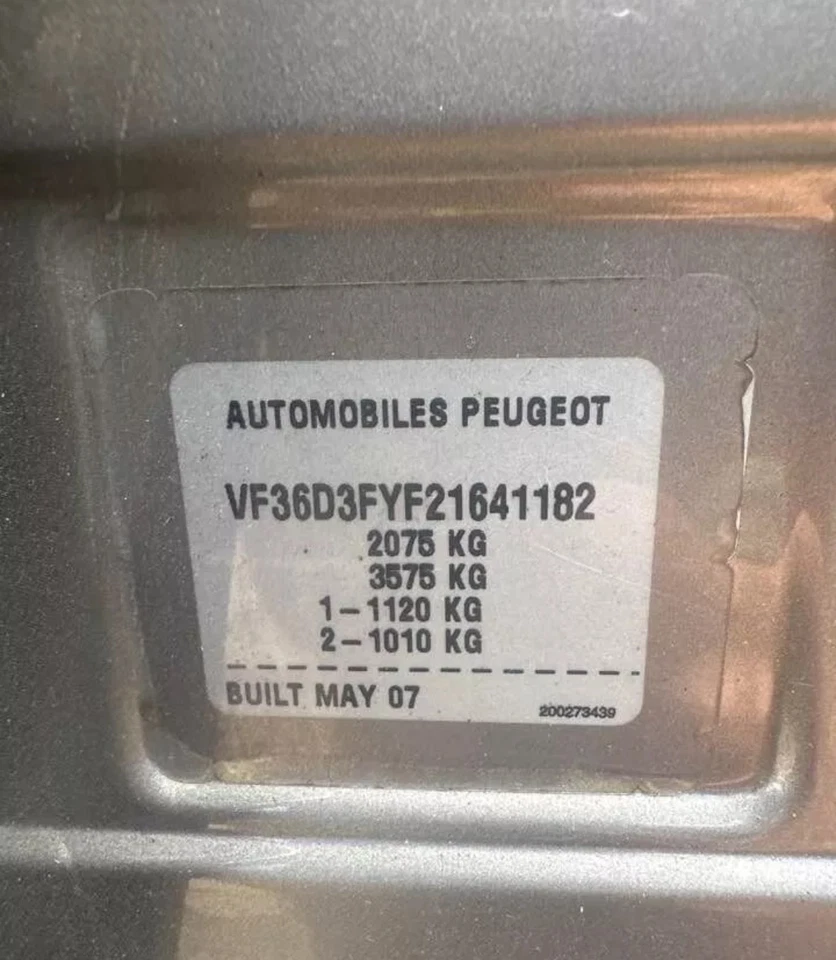 2007 Peugeot 407 Rear Center Air Vent Assembly OEM #B137 - image 4 of 4