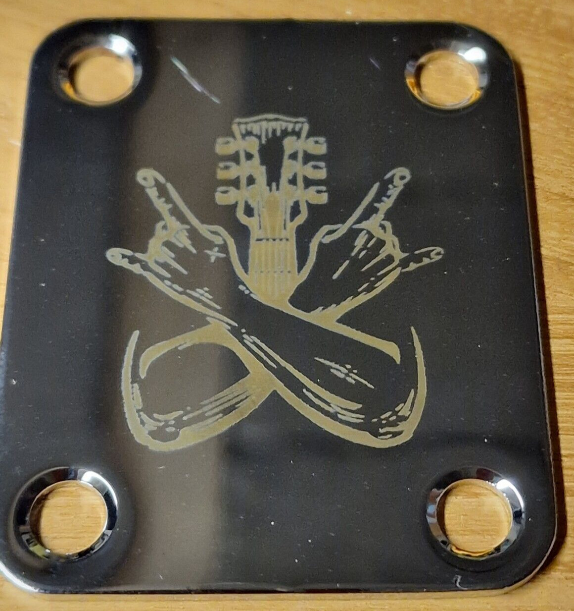 Plaque de manche guitare gravée au laser en métal chromé Doigts finition miroir
