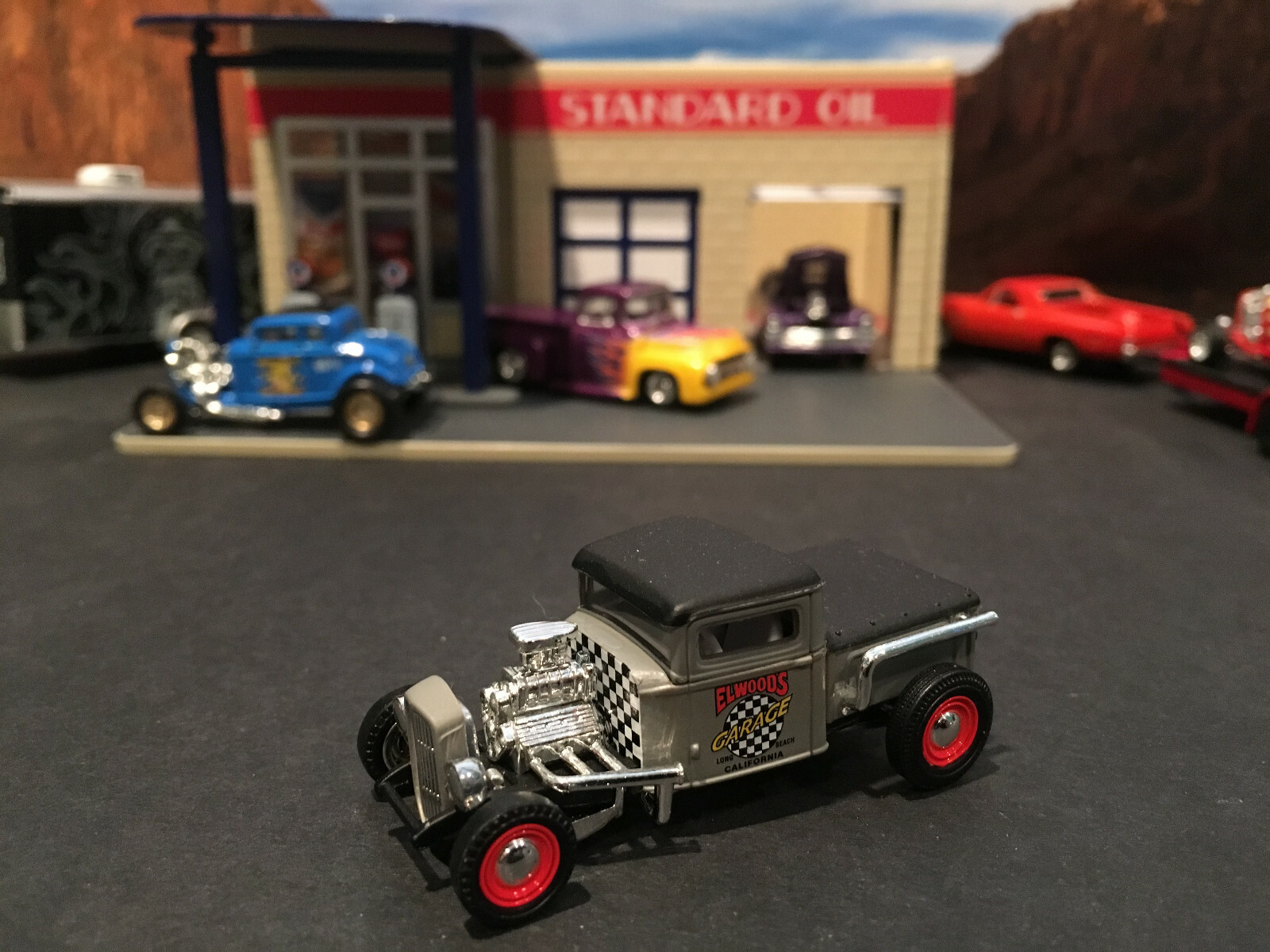 164 Hot Wheels LE Elwood's Garage 1932 32 Ford Blown Hot Rod Truck