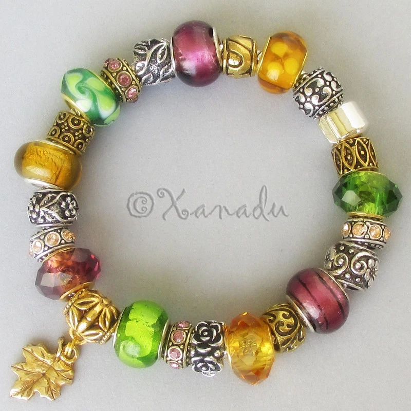 Pulseiras de berloque douradas de outono europeu com contas verdes, roxas e berloques dourados - Imagem 2 de 4