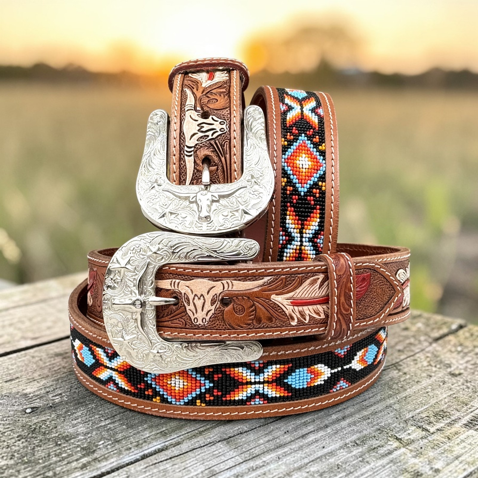 Cinturón occidental con cuentas para hombre, cinturón de cuero de vaca de grano completo, diseño de pluma Longhorn