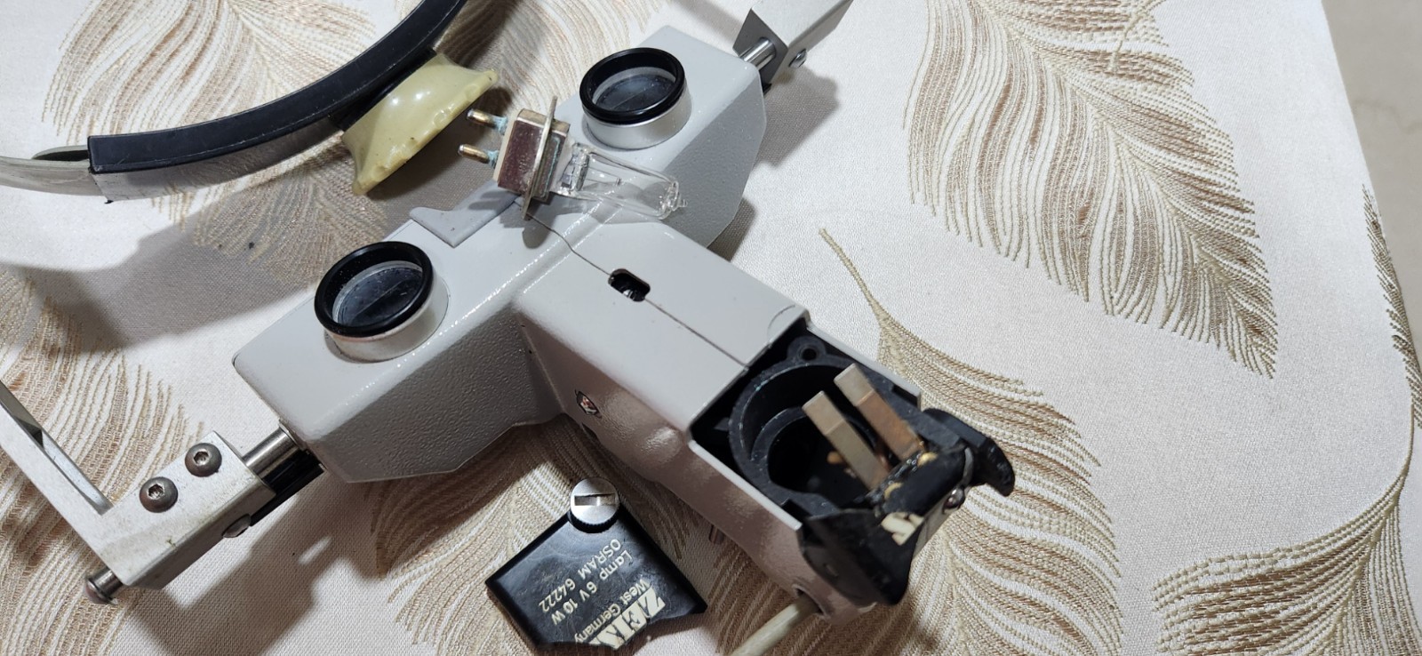 Carl Zeiss OPMI Surgical Microscope Binocular Head Illuminator with Bulb.Read.