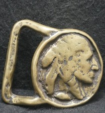 XD07136 VINTAGE 1970s NATIVE AMERICAN INDIAN ARTWORK SOLID BRASS BELT BUCKLE