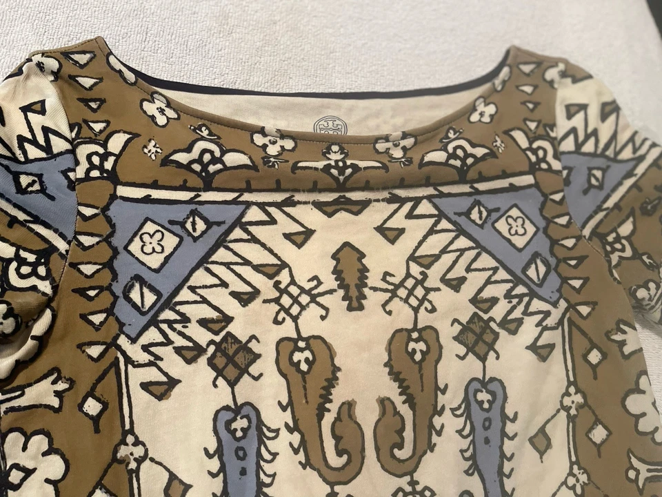 Женская футболка с принтом Tory Burch маленькая бежевая с геометрическим цветочным узором Pima - Изображение 3 из 4