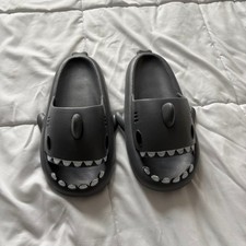 Shark Slides Dark Gray Novelty Cloud Slippers EVA Foam Open Toe Sandals EU 40-41