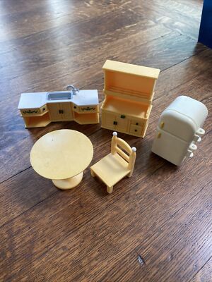 Sylvanian Families Calico Critters KOZY KITCHEN SET