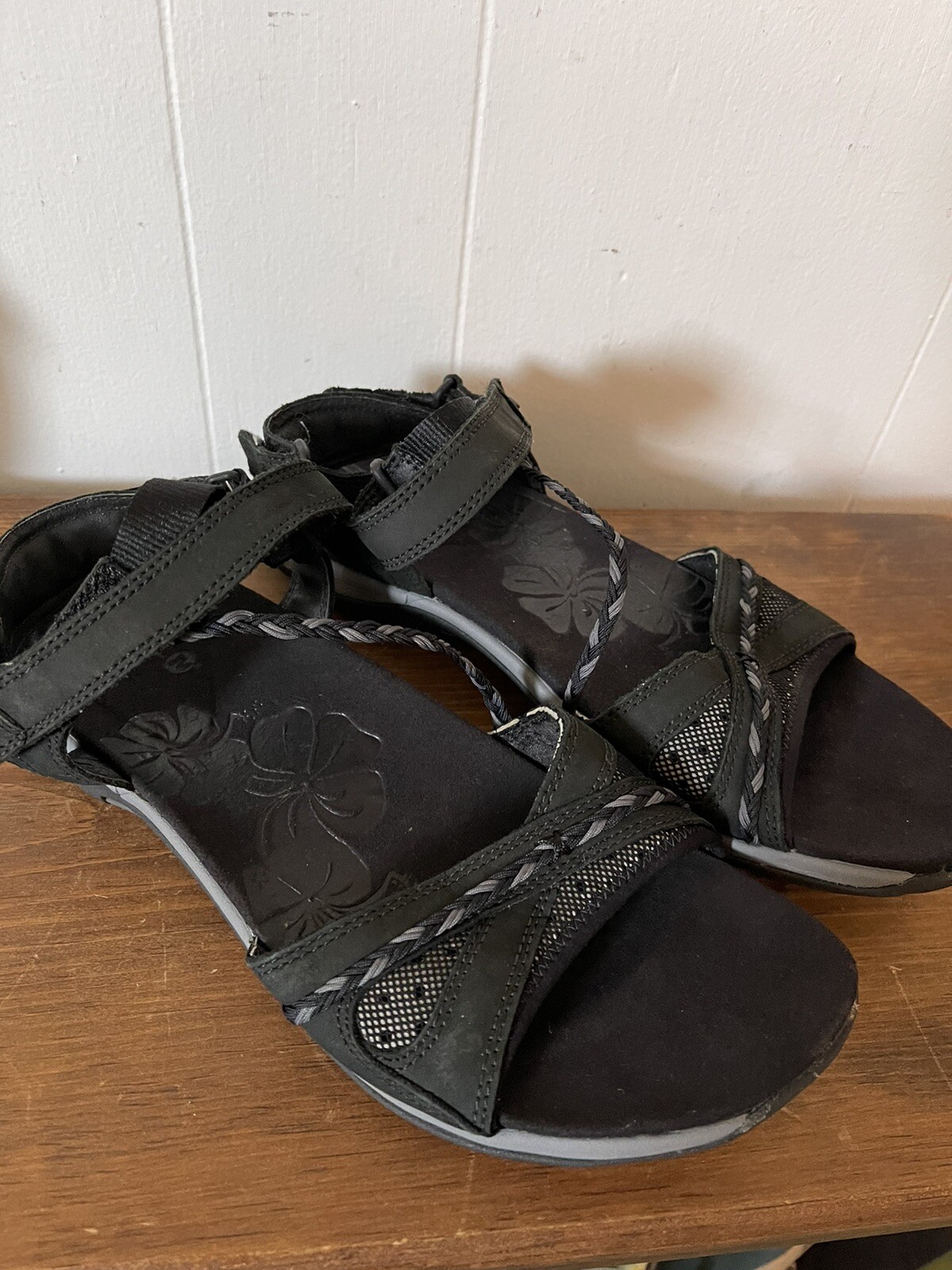 Merrell 11 Black Sandals EUC Ankle Strap Comfort