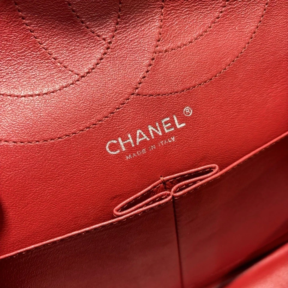 Bolso Chanel Reedición 2.55 Maxi Solapa Rojo Foto 3 de 4