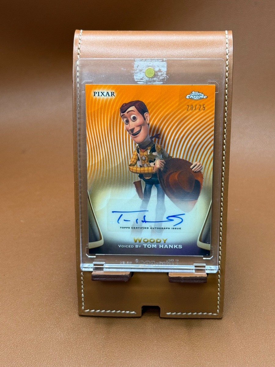 レア disney PIXAR TOY STORY タペストリー ラグUSA製 2025 Topps Chrome Disney Woody #AA-TH Tom Hanks Autograph Orange