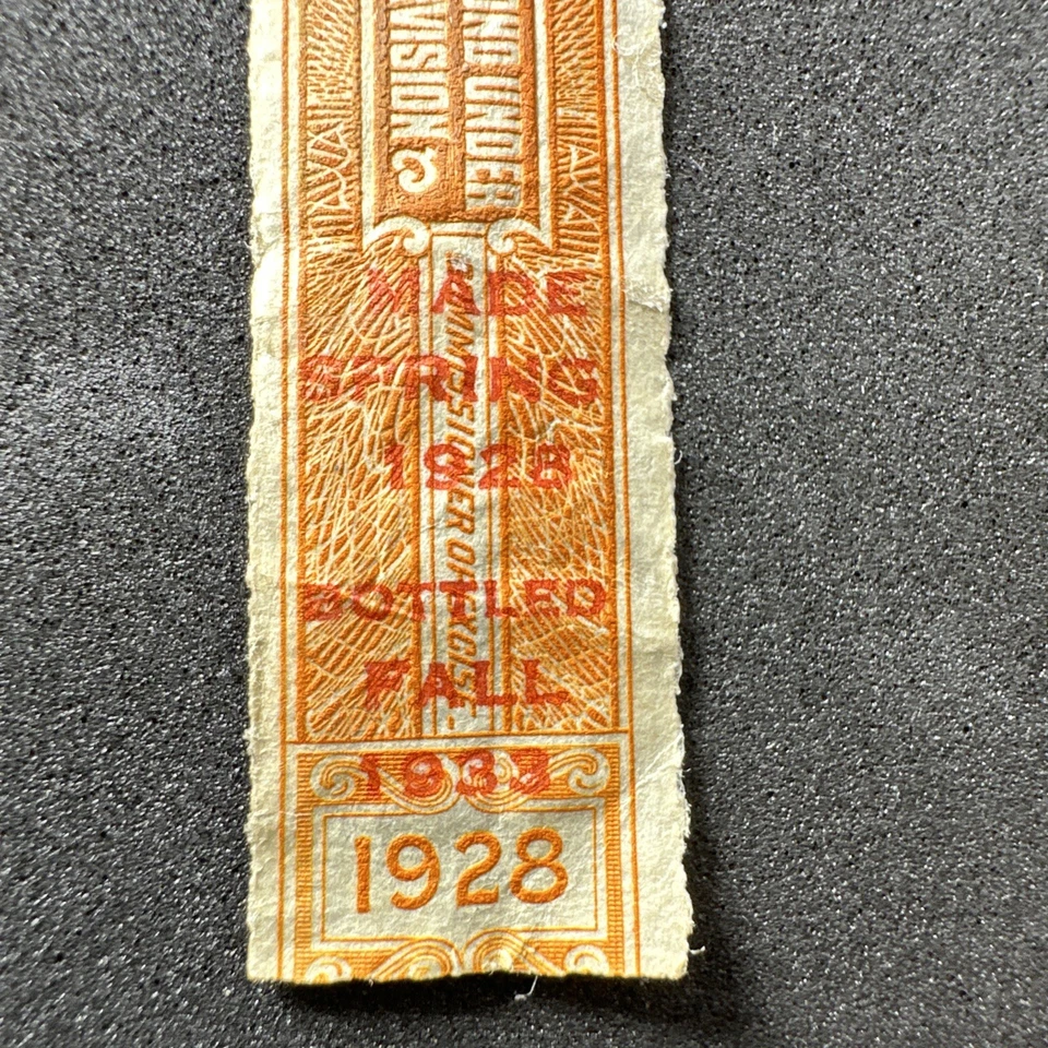 Sello de ingresos de botellas de licor de Canadá de 1928 Foto 4 de 4