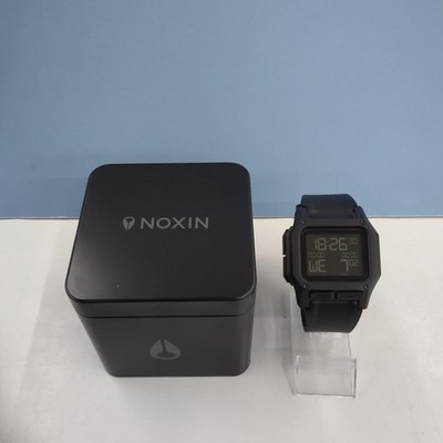 Quartz Wristwatch Model THE REGULUS NIXON