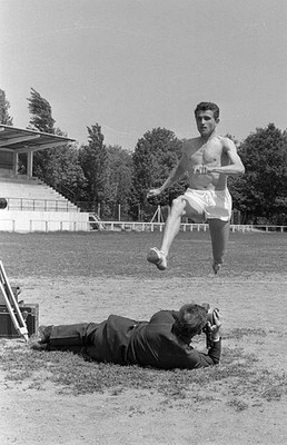 Michel Jazy filmed during a training for The wings of the exploit Old Photo