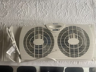 Holmes HAWF2021 WMUM Dual Blade Twin Window Fan 7 Inch White