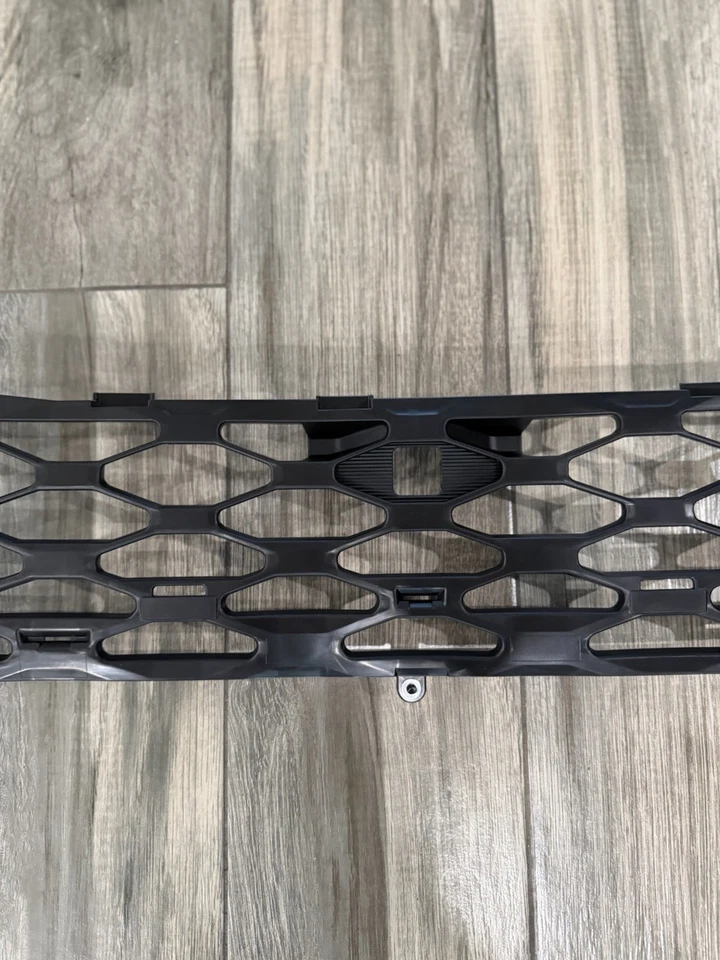 Toyota Crown Signia 2025 parrilla OEM 5310130F80 NUEVO Foto 3 de 4