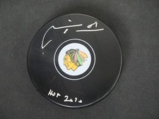 MARIAN HOSSA SIGNED CHICAGO TEAM PUCK INSCRIBED WITH HOF 2020 BECKETT WITNESSED