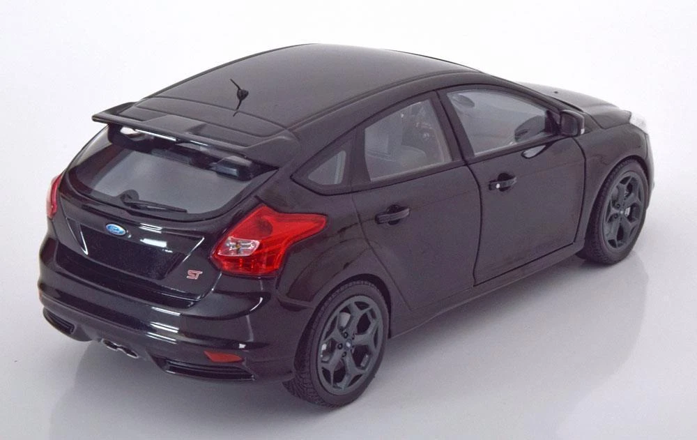 MINICHAMPS 2012 Ford Focus ST Black Metallic Color 1 18 LE 1002pcs