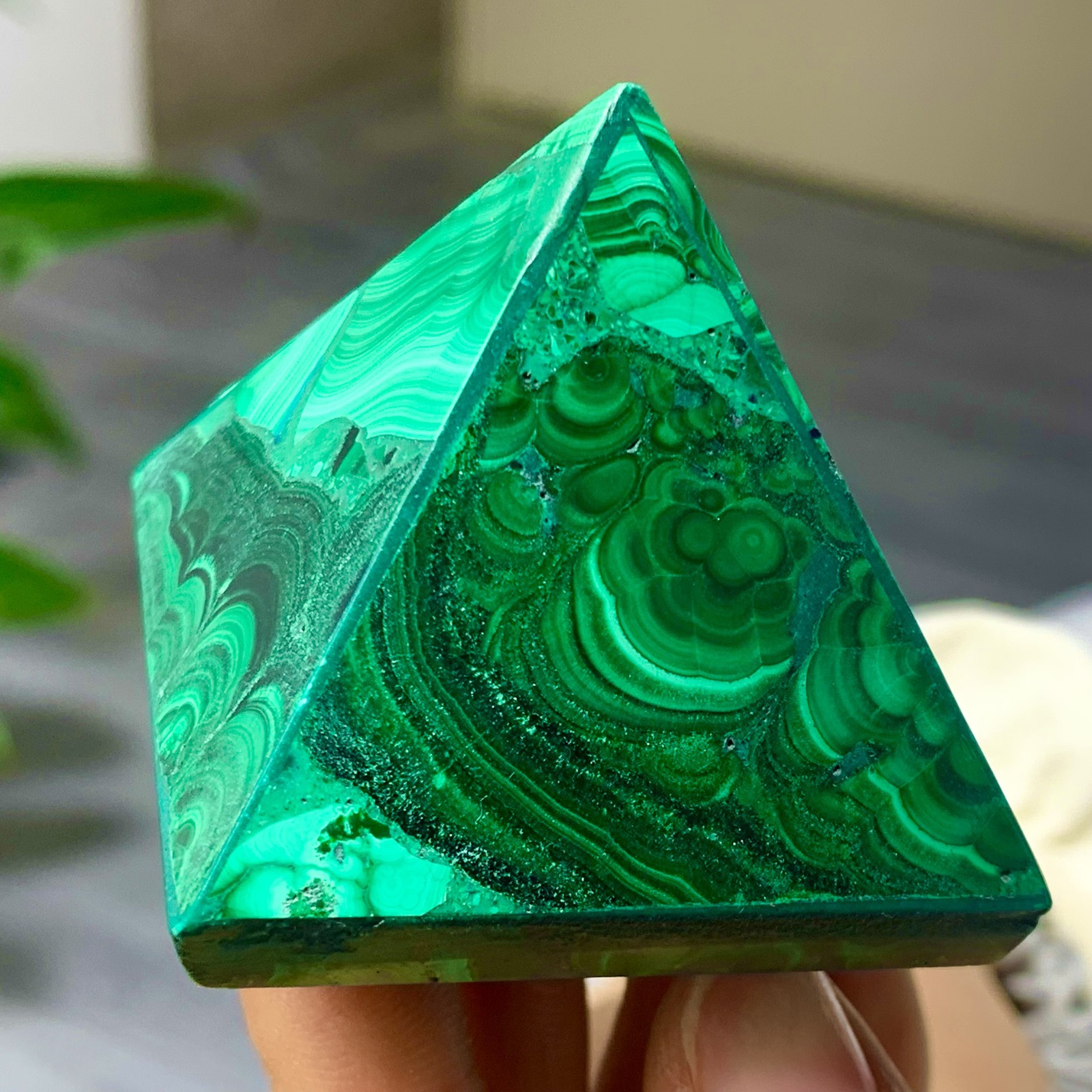 113G Natural malachite Pyramid Chakra Treatment Energy Stone Generator Spiritual