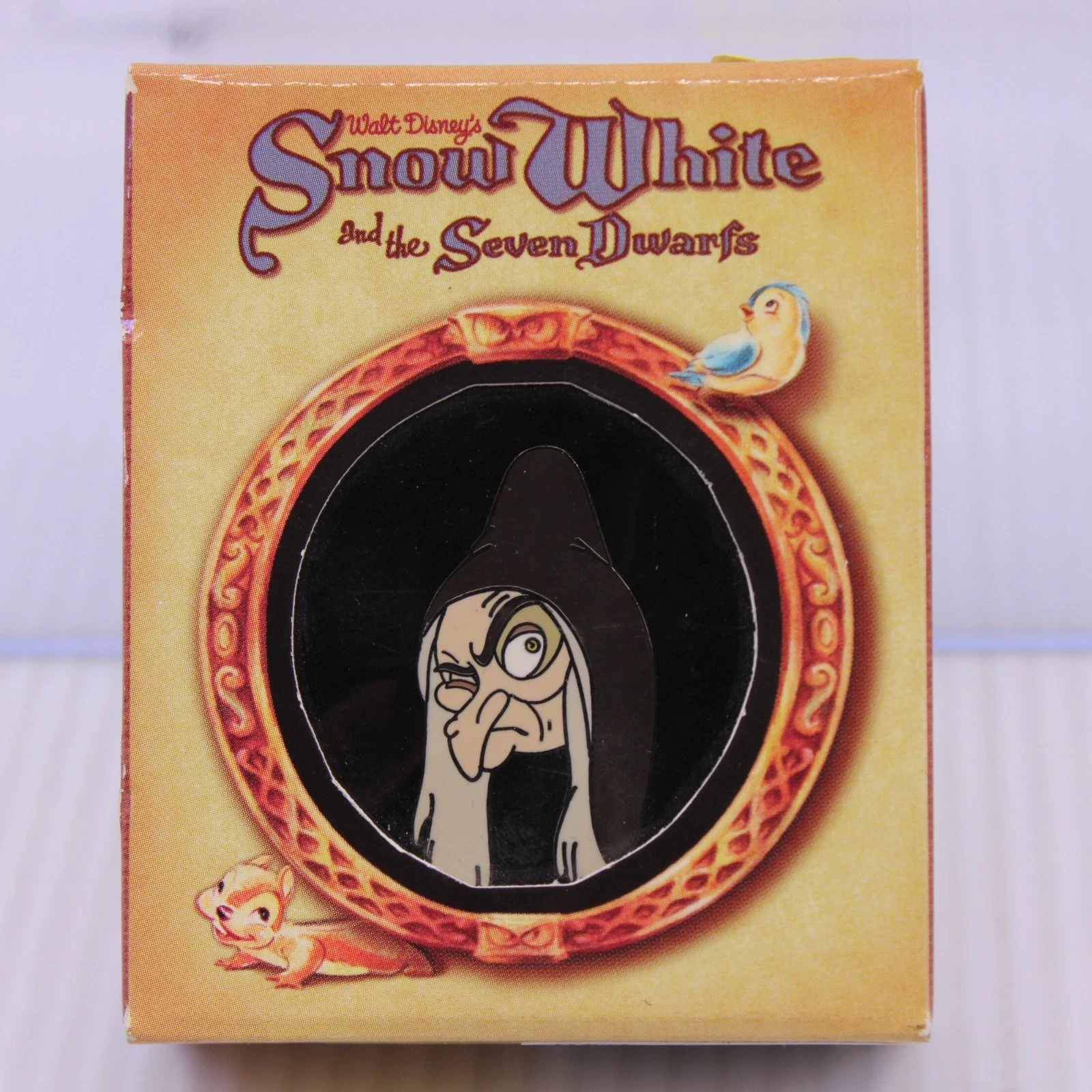 A4 Disney Gallery Pin Villains The Old Hag Snow White Seven Dwarfs