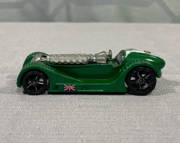 Hot Wheels Brit Speed Green Diecast Car 2009 #004 New Models 1:64 - Image 3 of 4