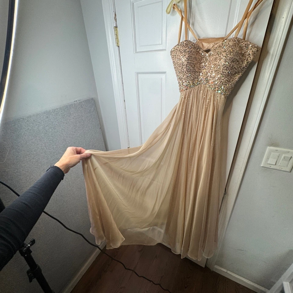 La Femme Evening Dress Champagne Gold Sequins Retro Glam Embellished Gown Formal - Image 4 of 4