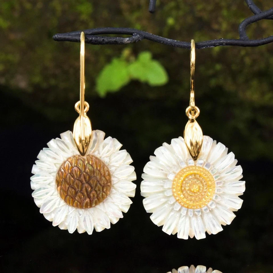 Pendientes de flores nácar y vermeil chapados en oro en plata de ley 5,03 g Foto 4 de 4