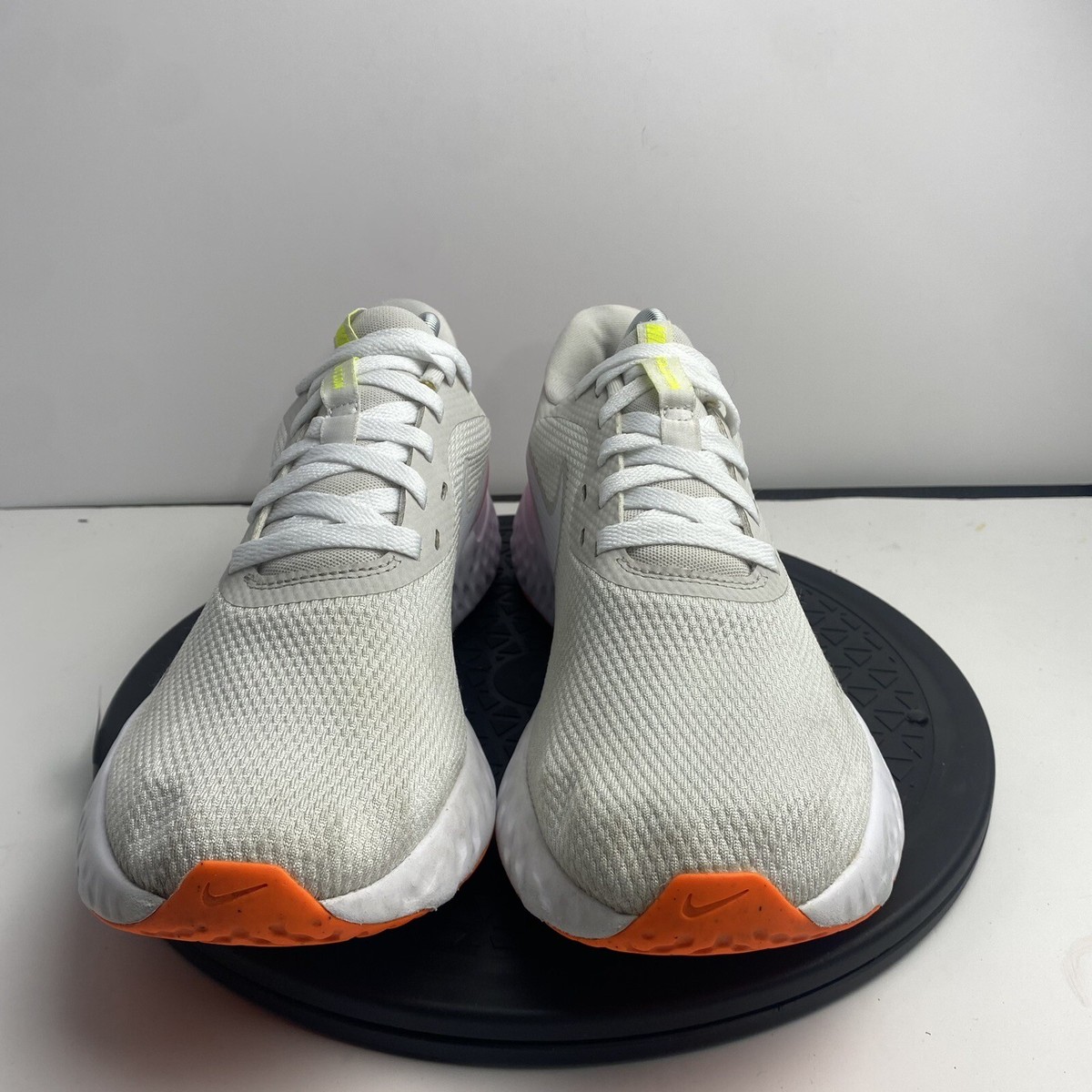 Nike Revolution 5 Platinum Tint Womens Size 11 BQ3207-007  display picture 3