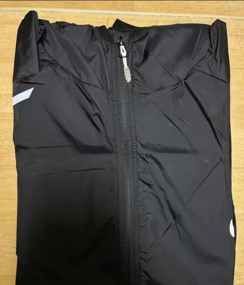 Nike Hooded Lightweight Jacket Size L - Image 3 of 3
