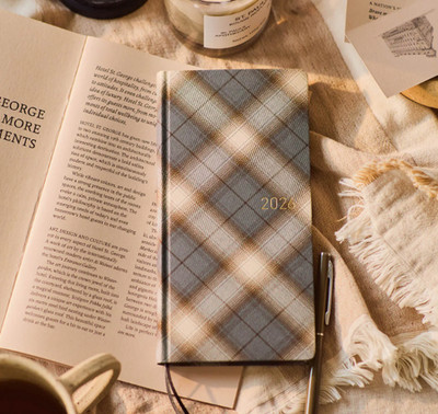Hobonichi Techo 2026 Weeks – Agende Hebdomadaire Mince En Tissu Plaid Gris Fumé (début Janvier, Anglais)