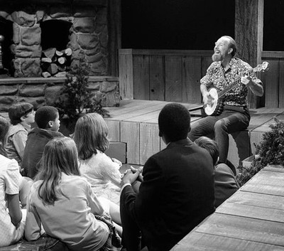 folk singer Pete Seeger with children He performs an informal half- Old Photo