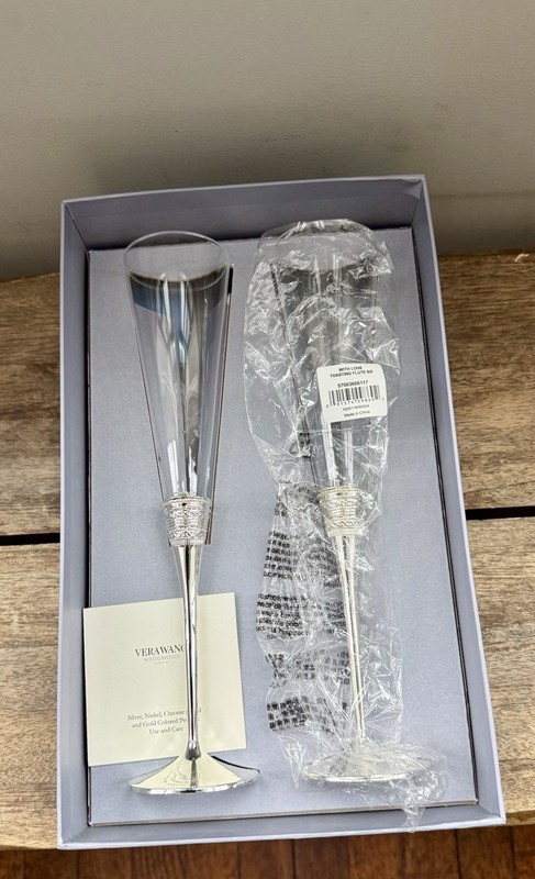 New Vera Wang Toasting Flutes w/ Love Knots by Wedgewood - Set Of 2 - w/ Box